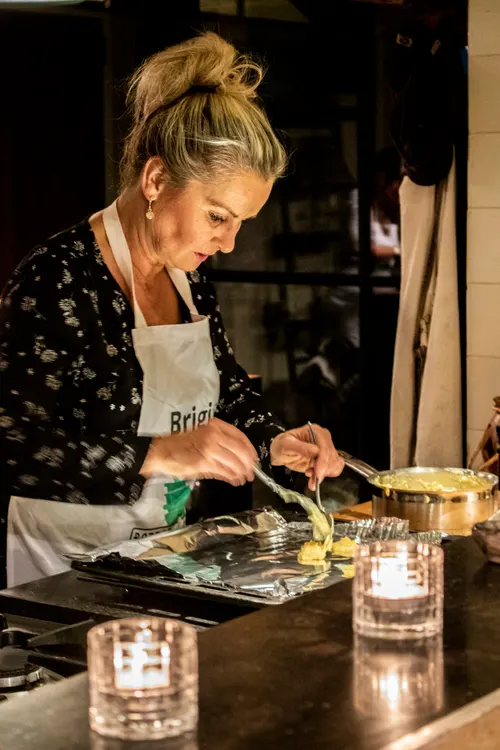 Kok aan het werk in de keuken